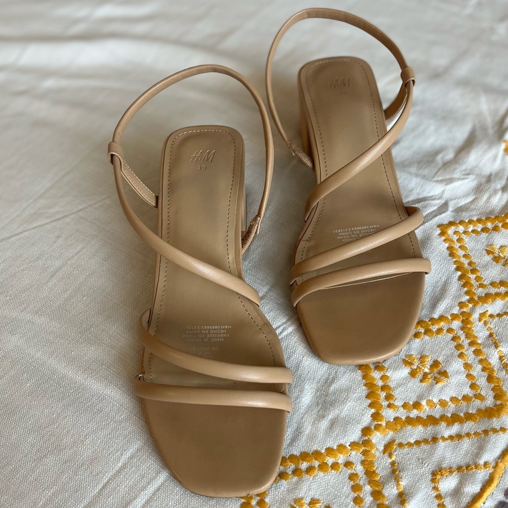 Nude Beige H&M satrapy 2” heel sandals